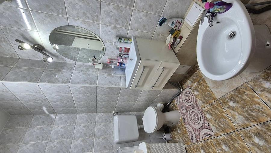 Apartament cu 4 camere semidecomandat în Crângași