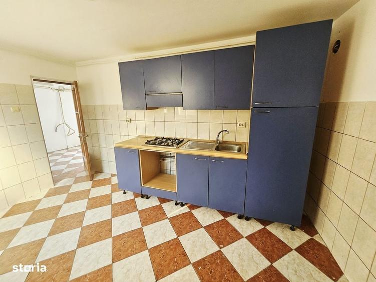 Casă cu 4 camere cu Teren 878 Mp în Ciorani