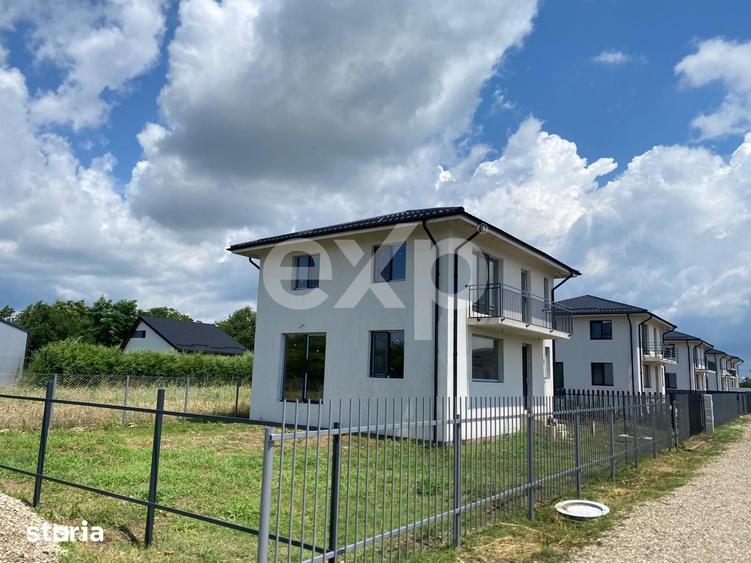 Casă cu 5 camere cu Teren 350 Mp în Ulmi