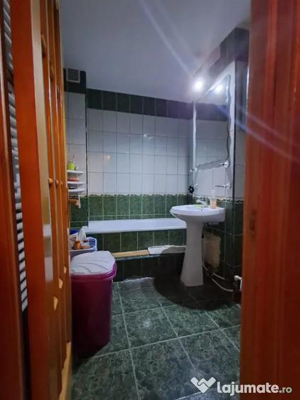 Apartament cu 3 camere decomandat în Metalurgie