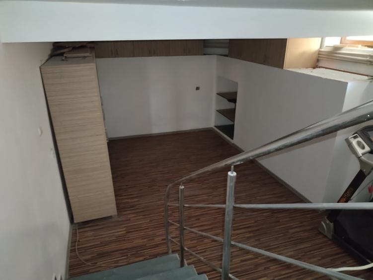 Apartament cu 5 camere decomandat în Calea Severinului
