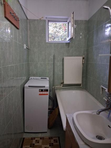 Apartament cu 3 camere semidecomandat în Tineretului