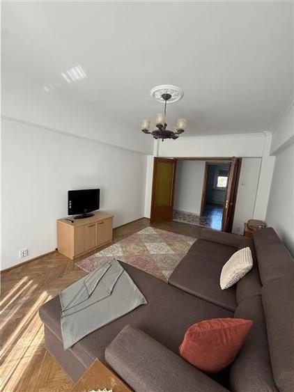 Apartament cu 3 camere decomandat în Tomis II