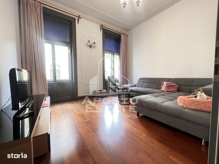 Apartament cu 4 camere semidecomandat în P-ța Unirii