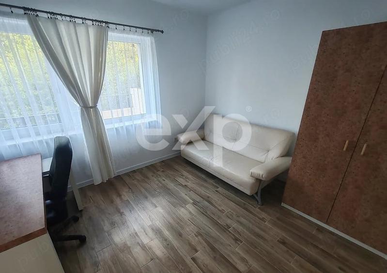 Apartament cu 3 camere semidecomandat, mobilat în Gruia