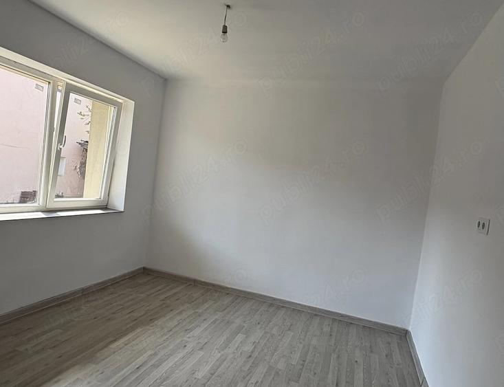 Casă cu 2 camere cu Teren 17000 Mp în Central