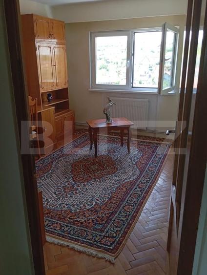 Apartament cu 3 camere decomandat, mobilat în Nord-Est