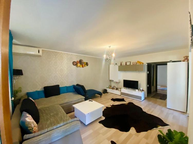 Apartament cu 3 camere decomandat, mobilat în Central