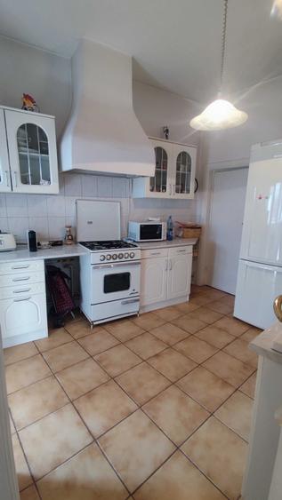 Apartament cu 3 camere semidecomandat în Rosetti