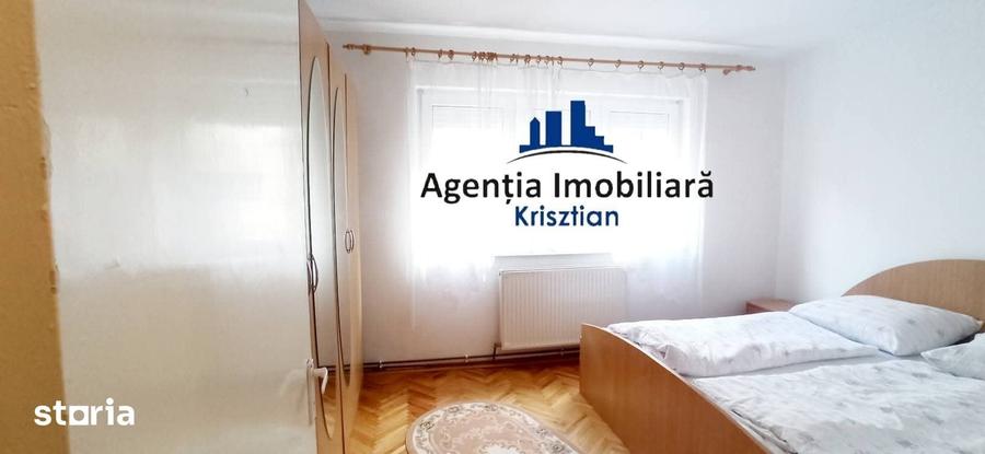 Apartament cu 3 camere decomandat în Burdea