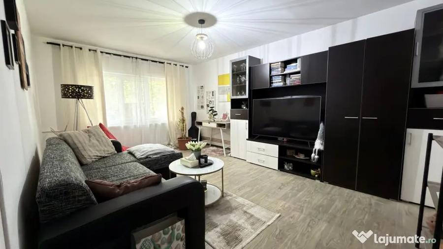 Apartament cu 3 camere decomandat în Central