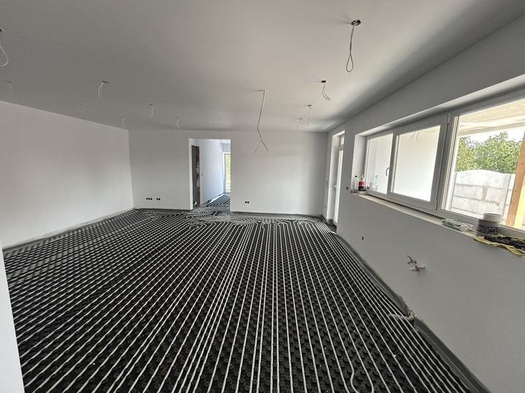 Casă cu 3 camere în Lazuri