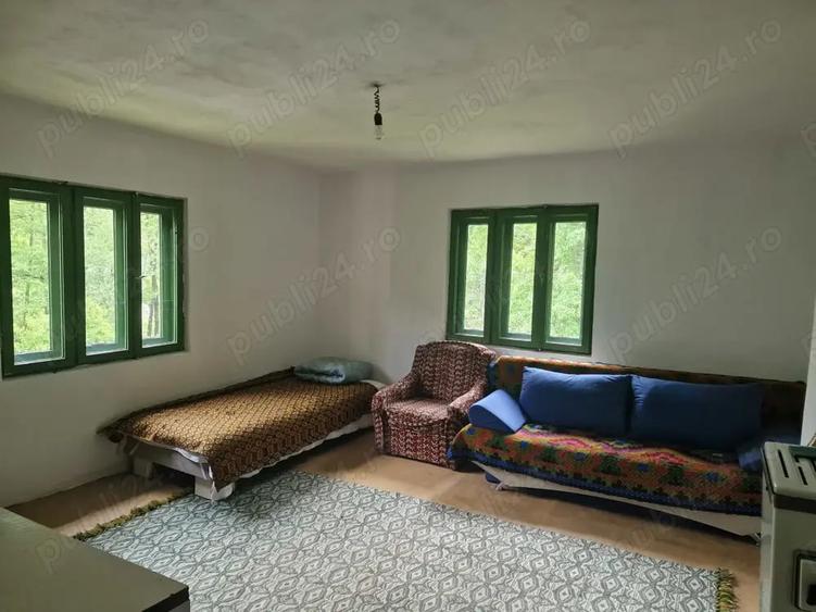 Casă cu 4 camere cu Teren 11802 Mp în Central