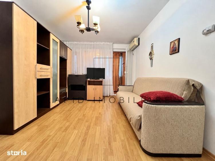 Apartament cu 3 camere semidecomandat în Țiglina 3