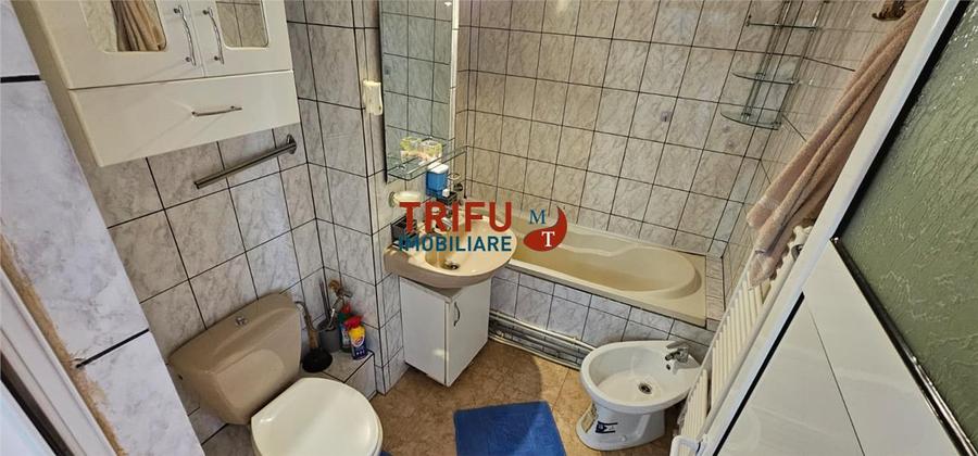 Apartament cu 3 camere decomandat, mobilat în Tolstoi