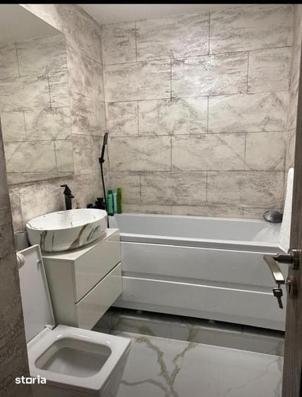 Apartament cu 4 camere decomandat în Nufărul