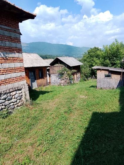 Casa cu teren 1.800 mp, la drumul principal -Capataneni, aproape de Vidraru si Transfagarasean