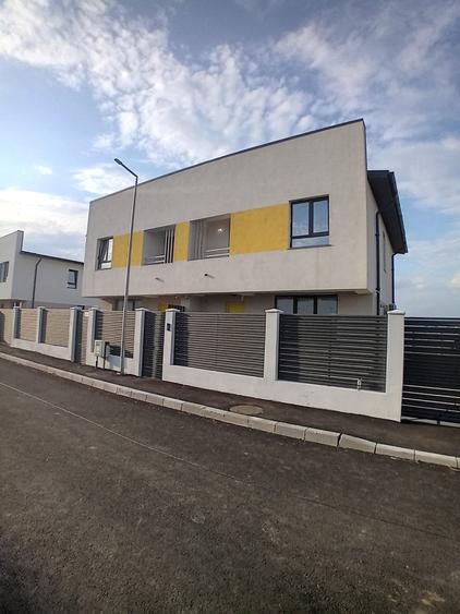 Casă individuală cu 4 camere cu Canalizare în Vidra