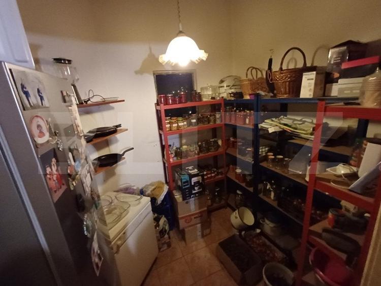 Casă individuală cu 6 camere cu Canalizare în Central
