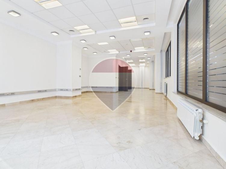 Birou, de 83.349998474121 mp, în P-ța Romană