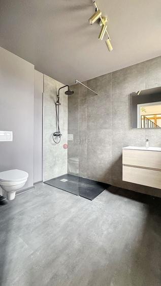 Casă individuală cu 5 camere cu Canalizare în Bran