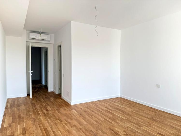 Apartament cu 3 camere semidecomandat în Pipera