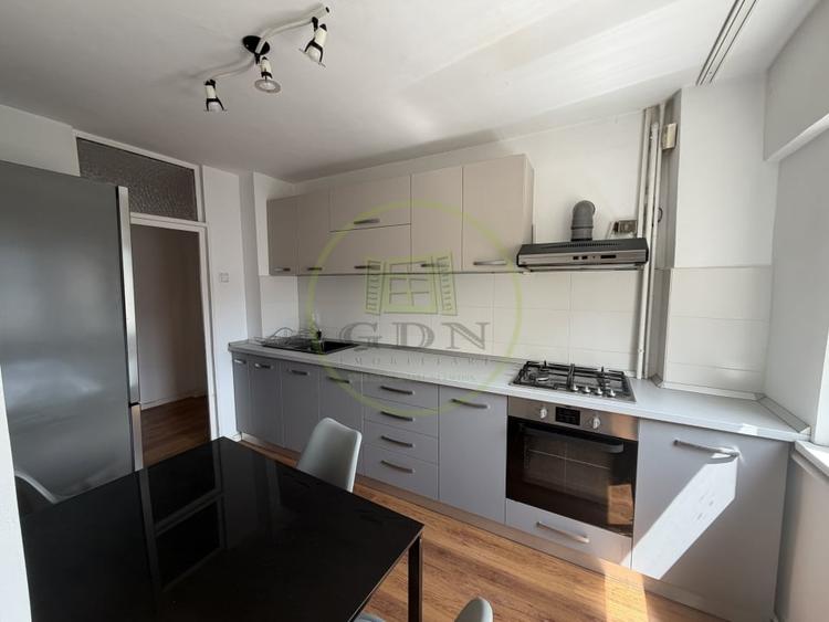 Apartament cu 3 camere decomandat, mobilat în Centrul Civic