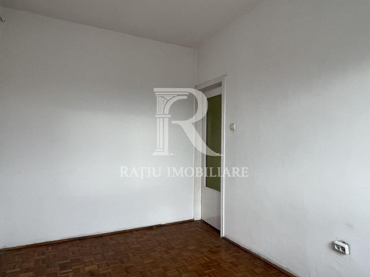 Apartament cu 3 camere semidecomandat în Central