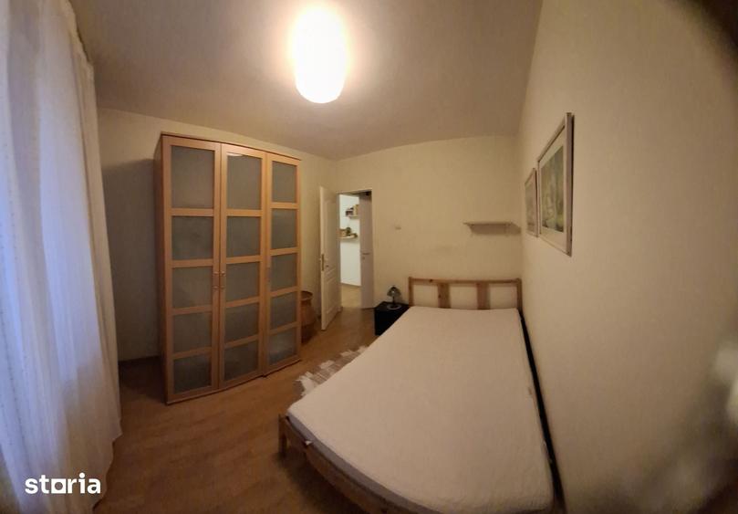 Apartament cu 3 camere în Intim