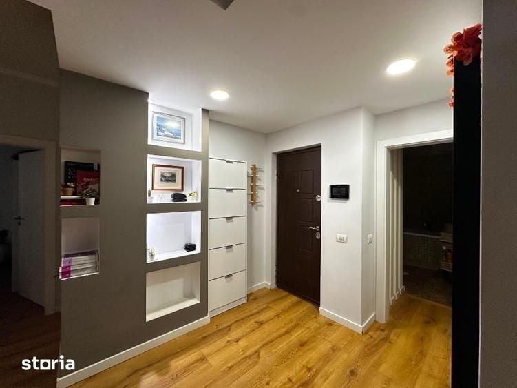 Apartament cu 3 camere semidecomandat în Grivița