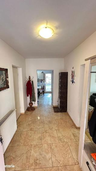 Casă cu 8 camere cu Teren 1420 Mp în Ghiroda