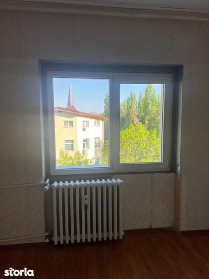 Apartament cu 3 camere decomandat în Rahova