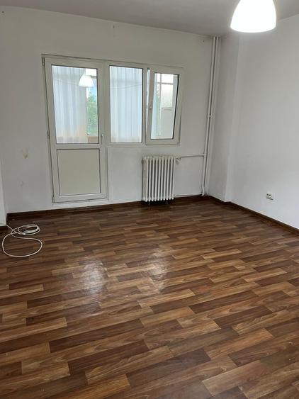 Apartament cu 2 camere decomandat în Republicii