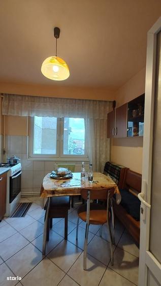 Apartament cu 3 camere semidecomandat în Central