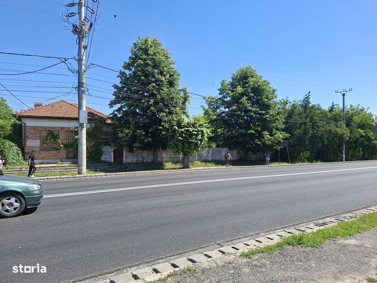 Casă cu 4 camere cu Teren 3000 Mp în Central
