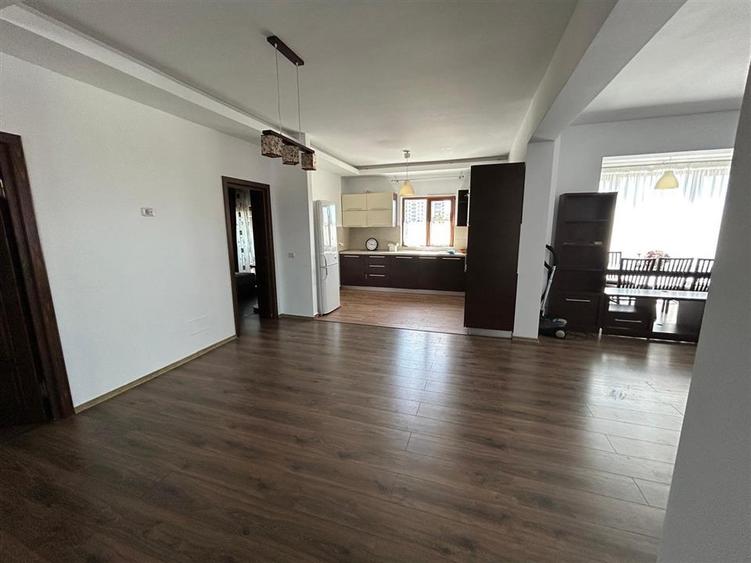 Apartament cu 3 camere decomandat, mobilat în Nord