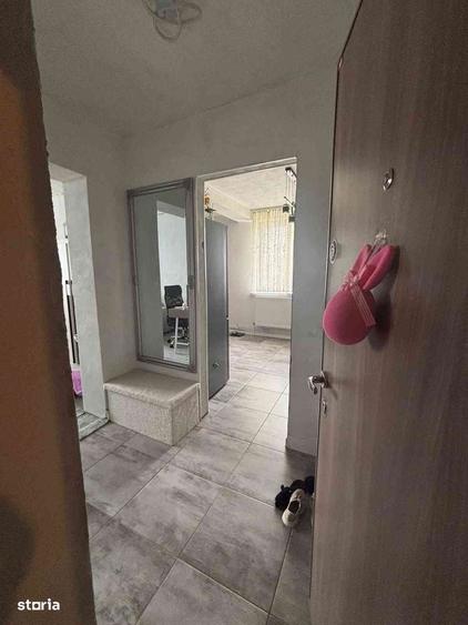 Apartament cu 3 camere decomandat în Rovine
