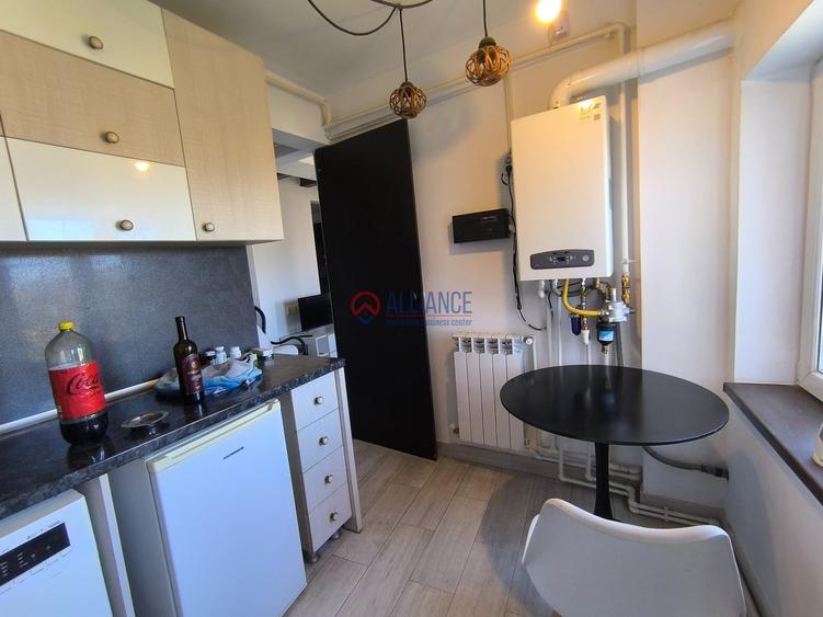 Apartament cu 3 camere semidecomandat în Peninsula