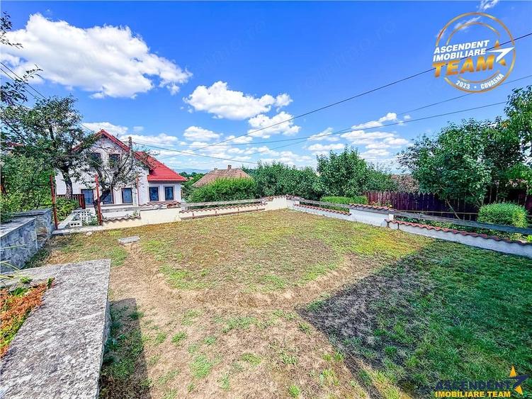 Resedinta si pentru doua familii, 217 mp utili, 6 dormitoare, curte, foisor, garaj, Central, Sfantu - 2