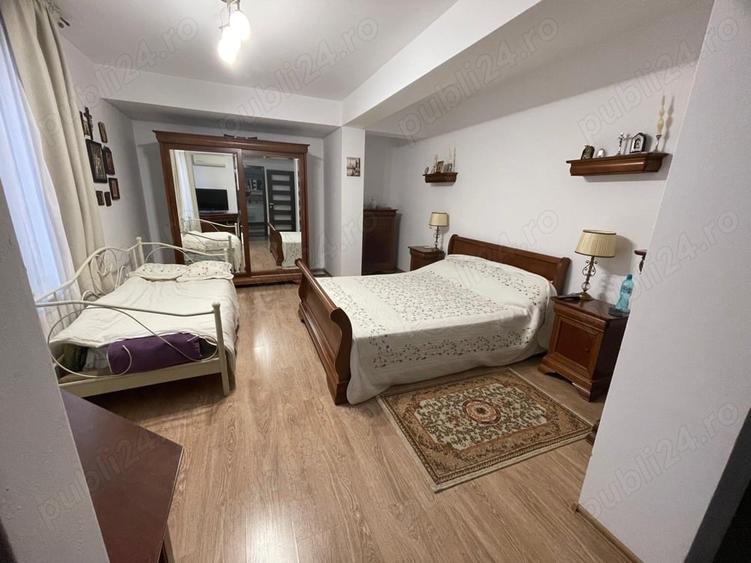 Casă cu 5 camere în Lazu