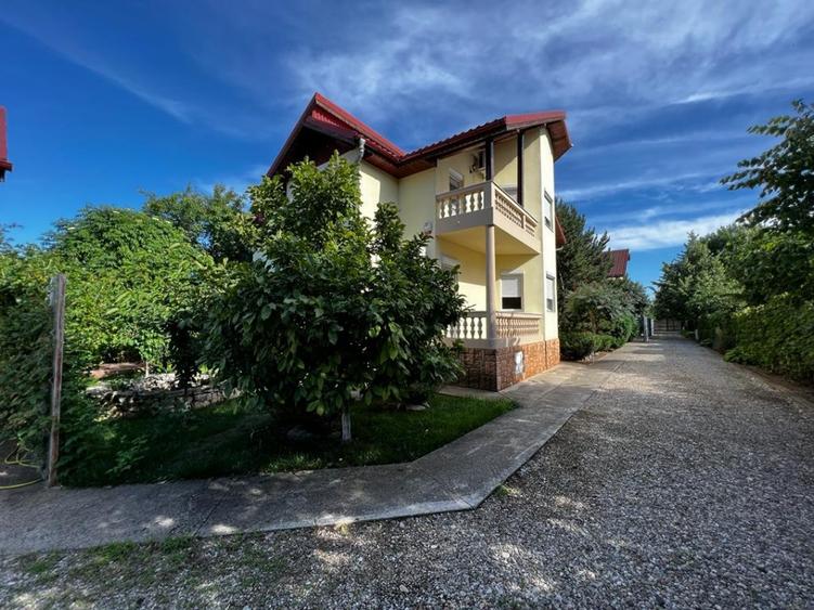 Casă individuală cu 7 camere cu Canalizare în Voluntari
