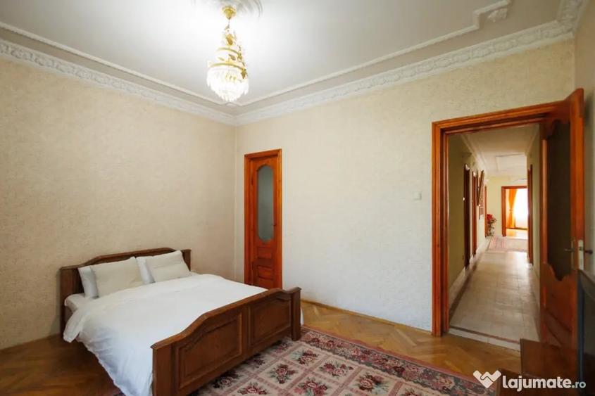 Casă cu 5 camere în Central