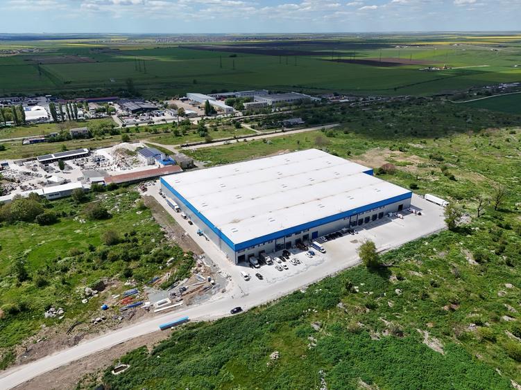 Spațiu industrial, de 24,000 mp, în Palas