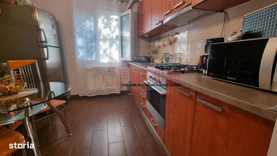 Apartament cu 3 camere semidecomandat în Berceni — fotografia 3