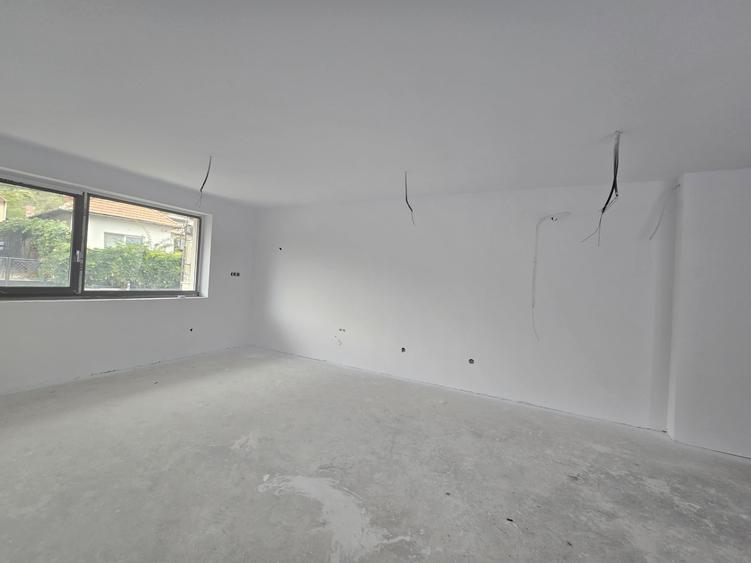 Casă individuală cu 5 camere cu Canalizare în Dâmbul Rotund