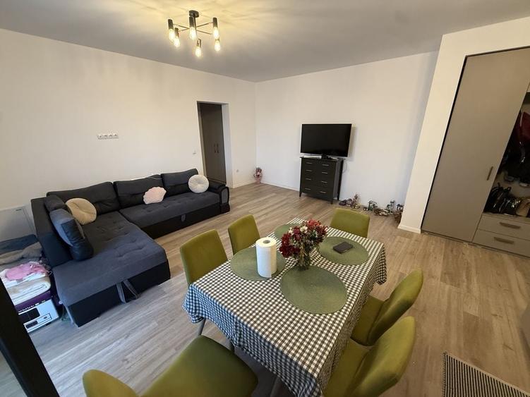 Apartament cu 3 camere decomandat în Carpați 2