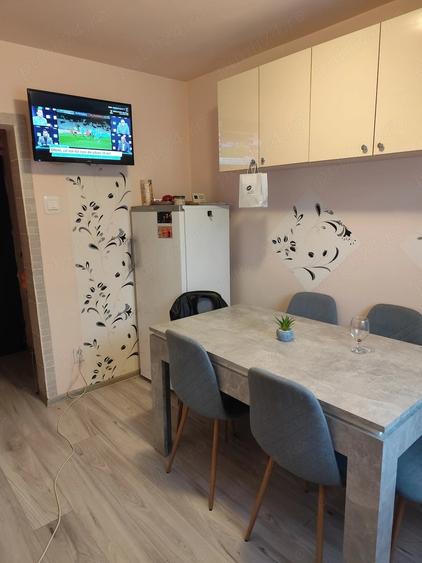 Apartament cu 3 camere semidecomandat în Central