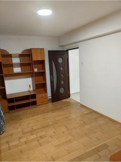 Apartament cu 2 camere semidecomandat în Podu Rizii