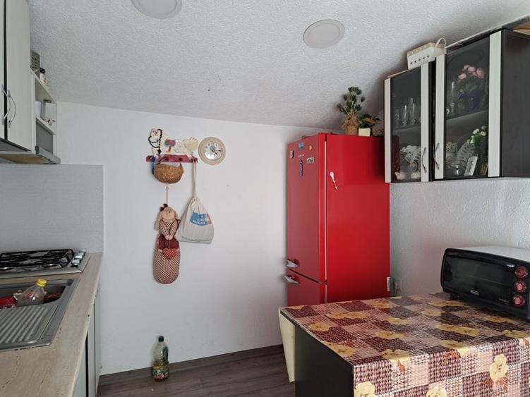 Casă individuală cu 3 camere cu Canalizare în Petelea