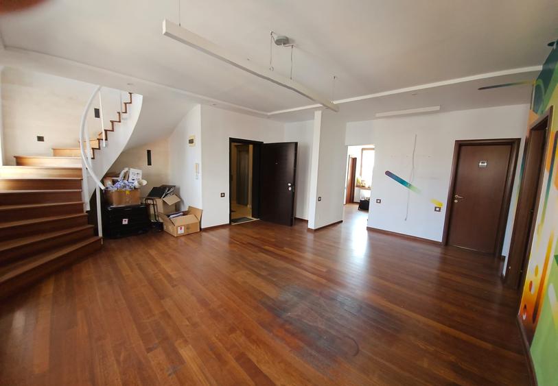 Apartament cu 5 camere decomandat în Dorobanți